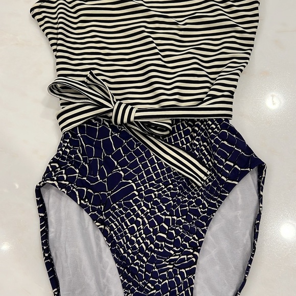 Norma Kamali Kulture one shoulder alligator print swimsuit exc cond sz Med - Picture 4 of 8